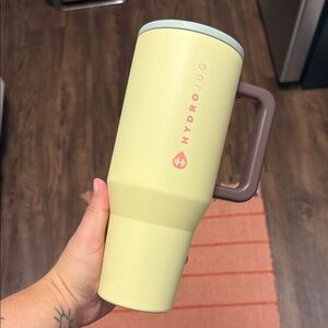 HydroJug Light Yellow Tumbler with Brown Handle 40 oz